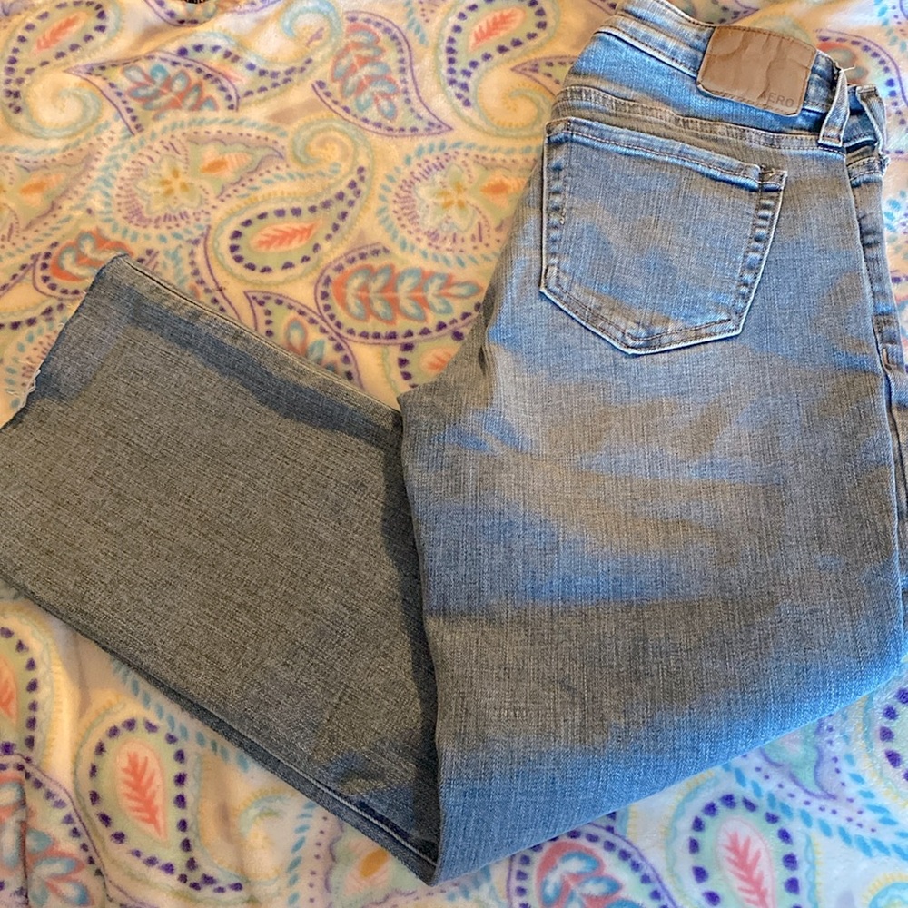 Aeropostale straight leg jeans,size 2,blue,great condition, durable,stylish fit.